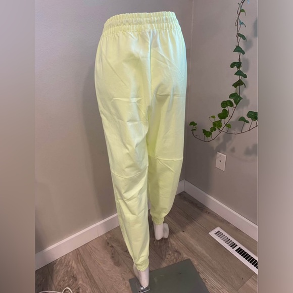 Nike Neon Yellow Joggers Pants Women’s Size XS Lightweight Athletic Pants - Picture 7 of 8